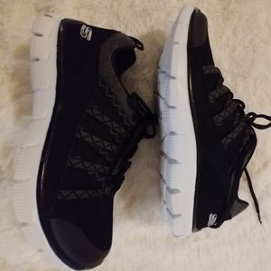 ❤❤SALE❤❤ Skechers sneakers size 8.5